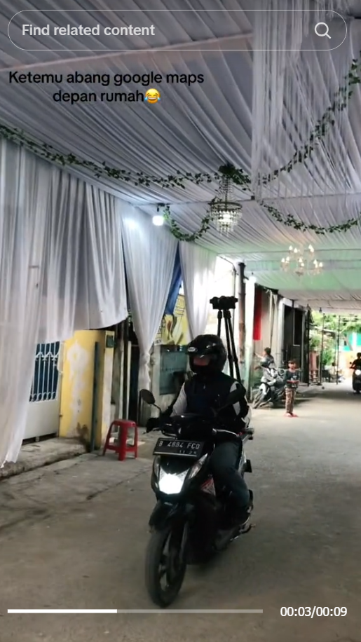 Momen Kocak Motor Google Maps Lewat Persiapan Resepsi, Tenda Hajatan Diabadikan Aplikasi