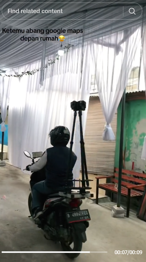 Momen Kocak Motor Google Maps Lewat Persiapan Resepsi, Tenda Hajatan Diabadikan Aplikasi