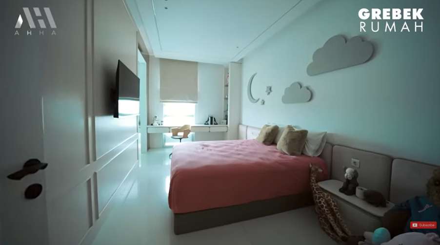 Potret rumah Aura Kasih