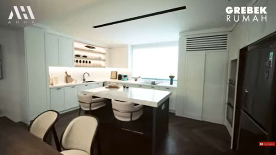 Potret rumah Aura Kasih