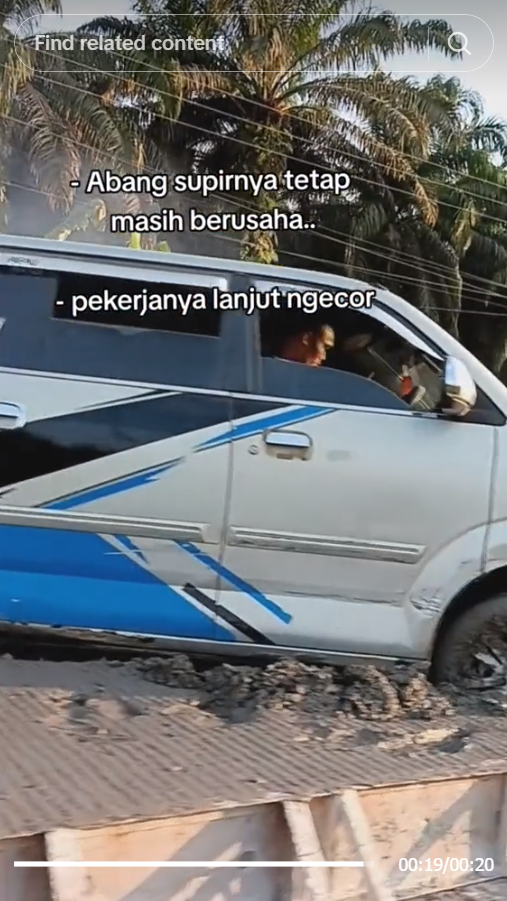 Mobil Nyangkut di Cor Jalan Masih Basah, Sopir SIbuk Tancap Gas, Pekerja Santai Lanjut Ngecor