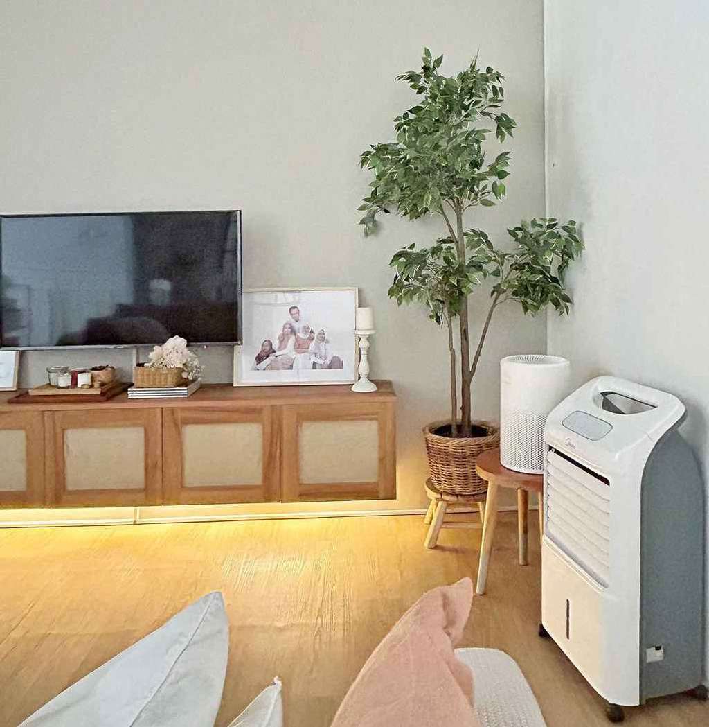 Floating cabinet