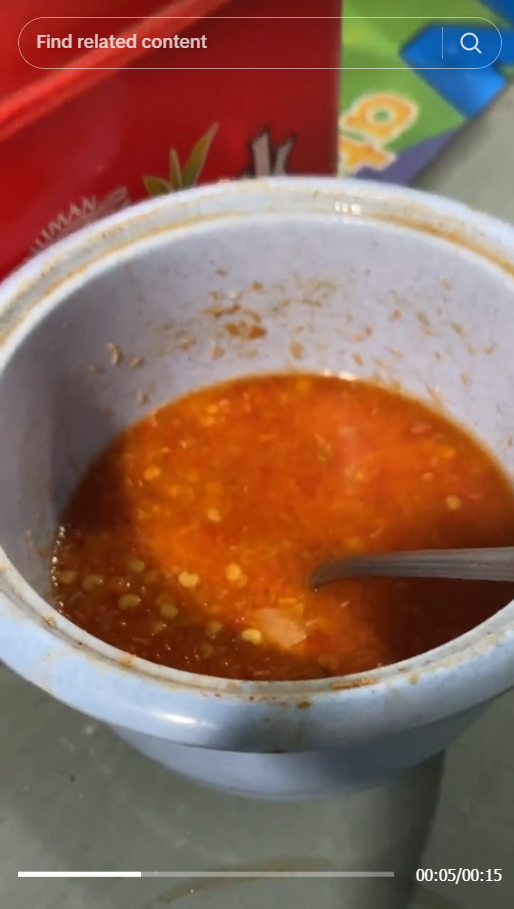 Makanan Sudah Habis, Pria ini Iseng Buka Wadah Sambal Terkejut Saat Melihat Isinya Bikin Mual