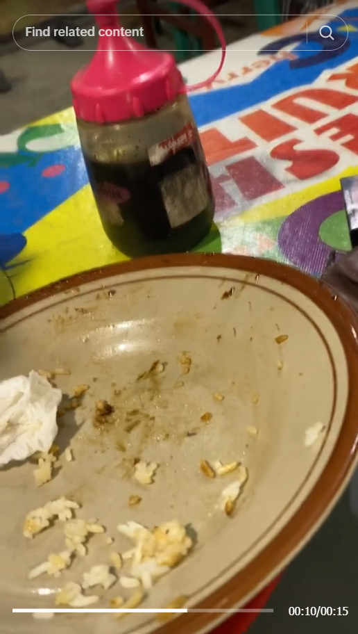 Makanan Sudah Habis, Pria ini Iseng Buka Wadah Sambal Terkejut Saat Melihat Isinya Bikin Mual