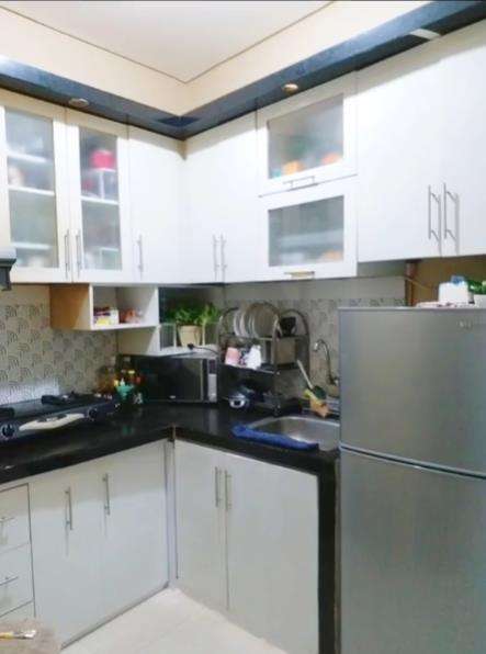 Dapur tiba-tiba ambrol.
