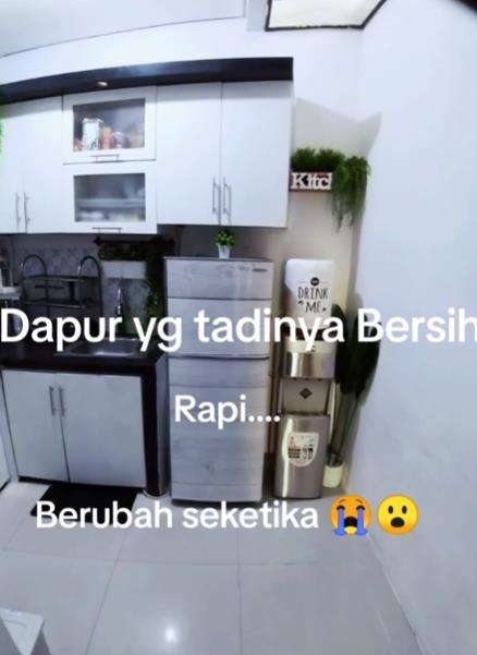 Dapur tiba-tiba ambrol.