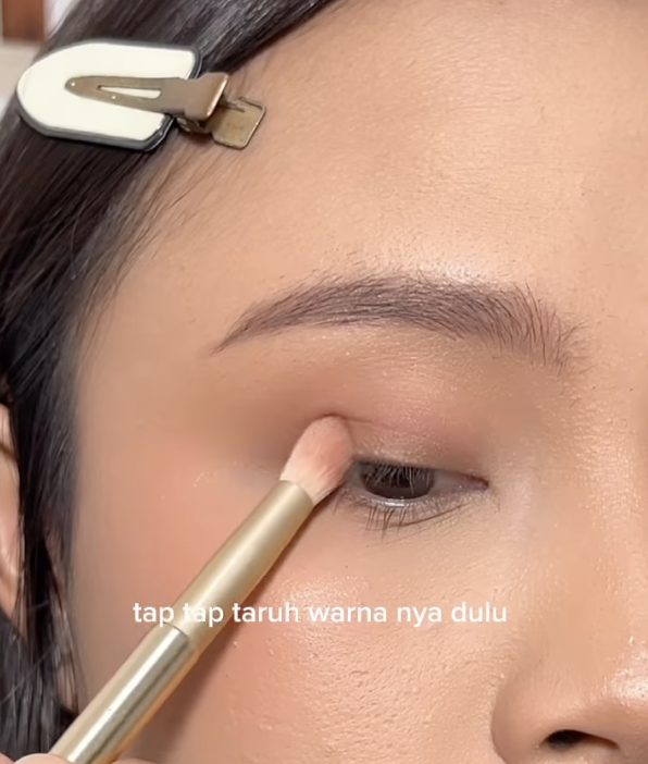 Memakai Eyeshadow