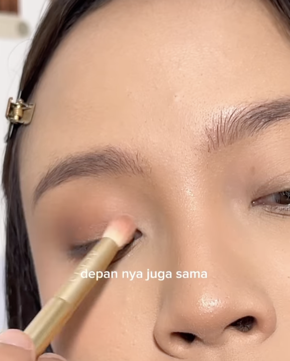 Memakai Eyeshadow