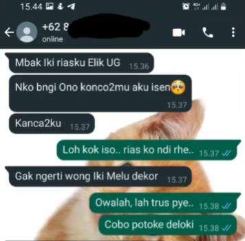 Wanita curhat makeup pengantinnya jelek.