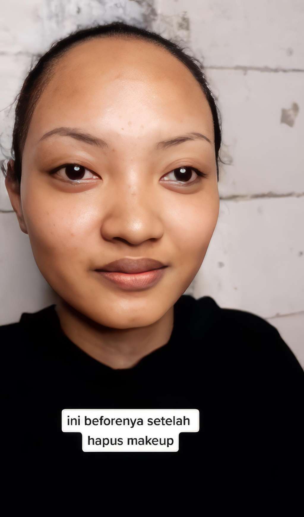 Wanita curhat makeup pengantinnya jelek.