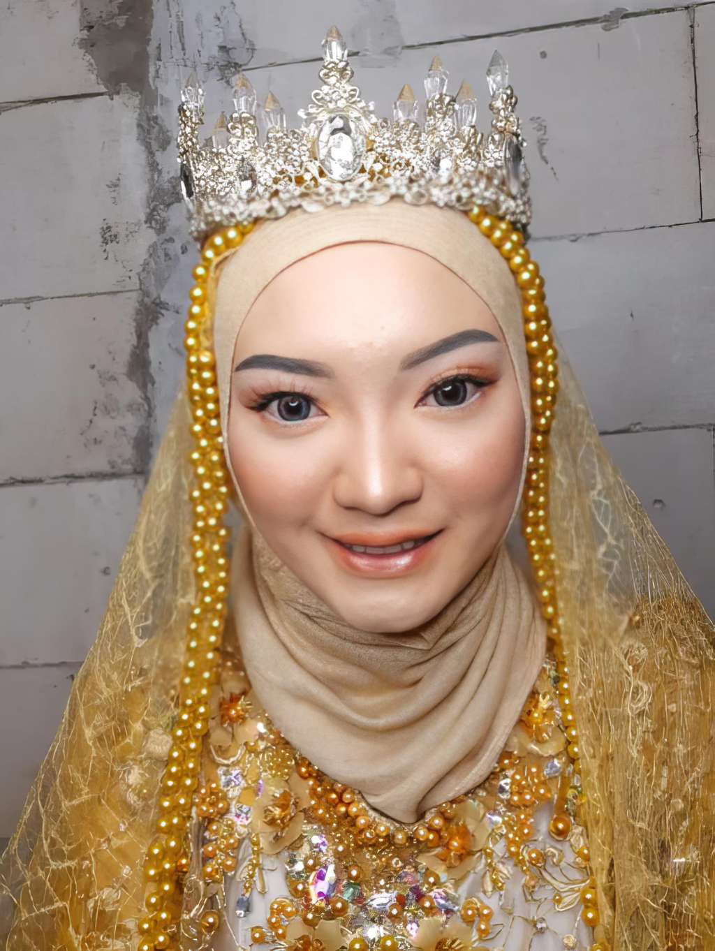 Wanita curhat makeup pengantinnya jelek.