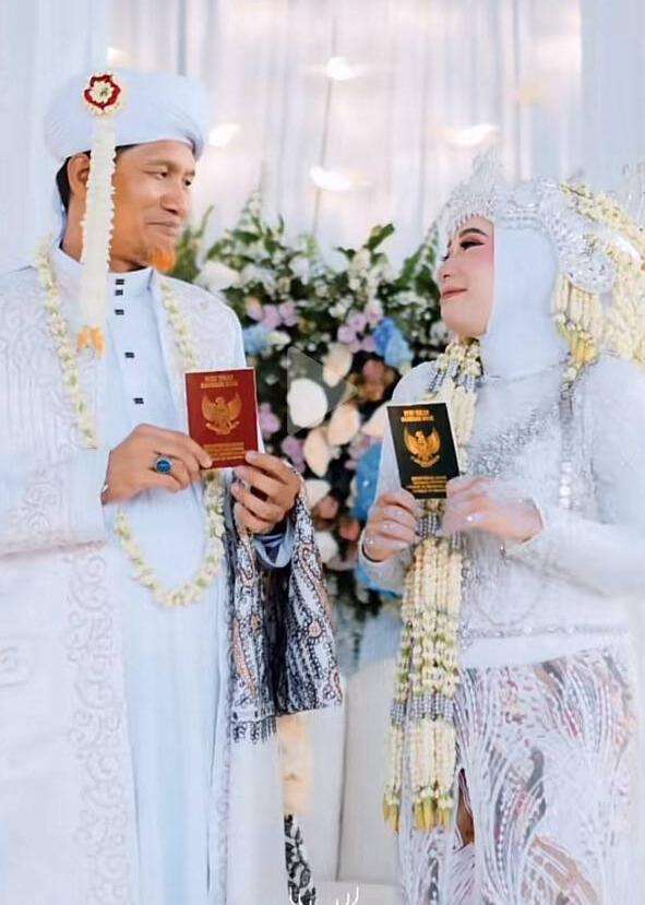 Viral gadis 19 tahun menikah dengan pria 53 tahun.