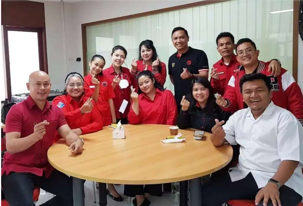 Potret Tina Toon tampil tanpa makeup