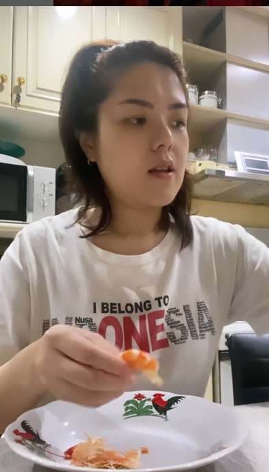 Potret Tina Toon tampil tanpa makeup