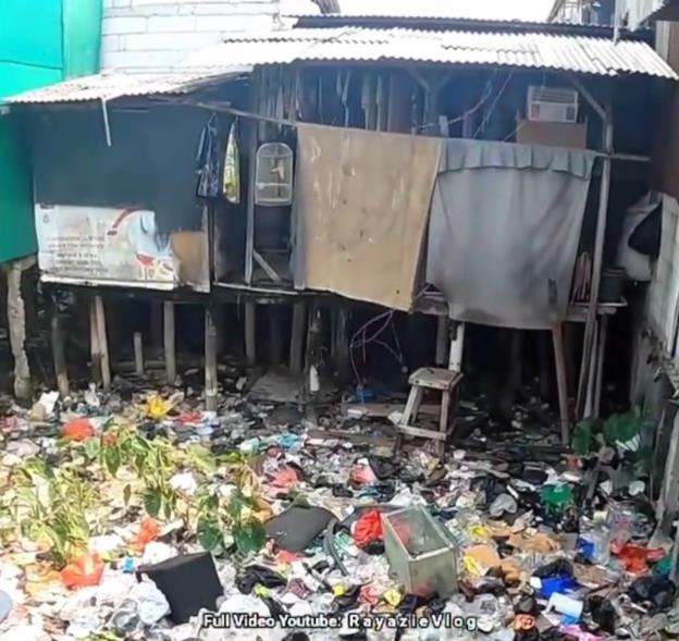 Di balik indahnya Pantai Indah Kapuk ada kampung yang warganya hidup bersama sampah.
