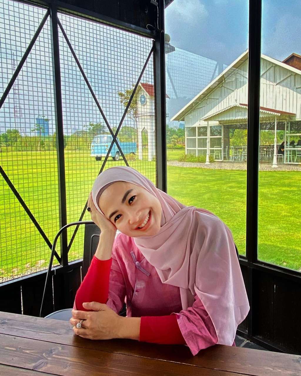 Potret Feni Rose