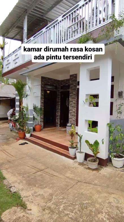 Kamar di rumah rasa kamar kos.