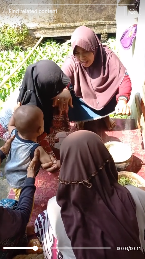 Asik Ngaliwet, Wanita ini Kecebur di Empang Penuh Eceng Gondok, Netizen: Aktingnya Keren!