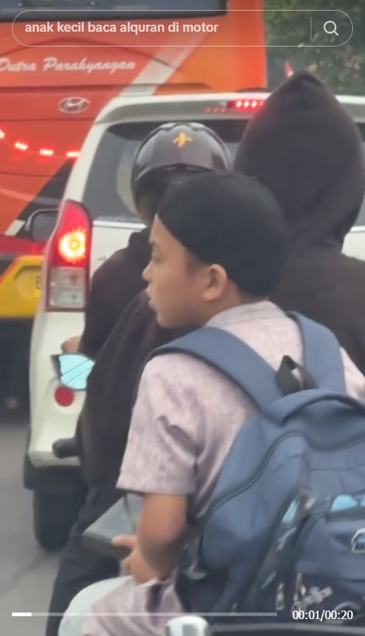 Masya Allah! Bocah Hafalan Al Qur’an di Atas Motor, Menyentuh Hati yang Melihatnya