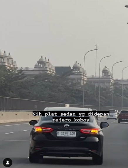 Pajero Pelat Polisi Ugal-Ugalan, Kawal Camry di Jalan Tol PIK