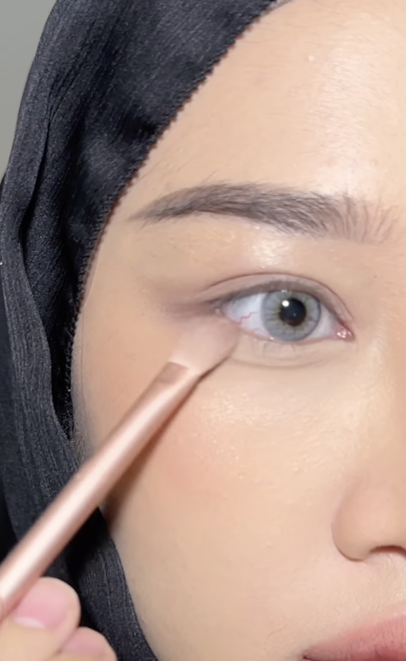 Memakai Eyeshadow