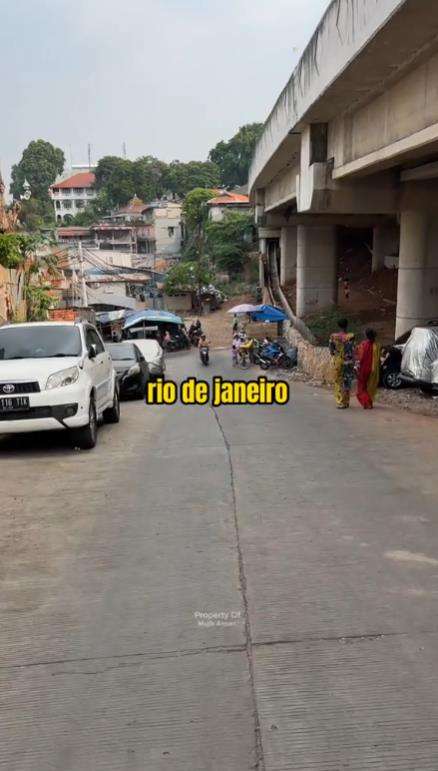 Perkampungan Jakarta sekilas mirip favela di Rio de Janeiro.