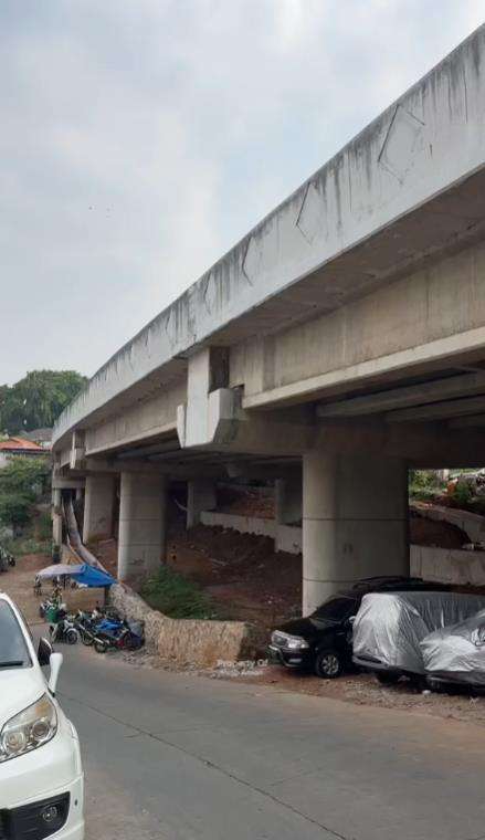 Perkampungan Jakarta sekilas mirip favela di Rio de Janeiro.