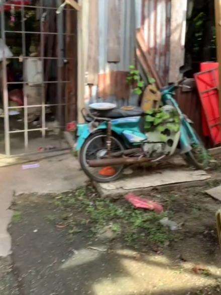 Rumah anti-sombong, dari luar gubuk reyot, dalamnya 'sultan'.