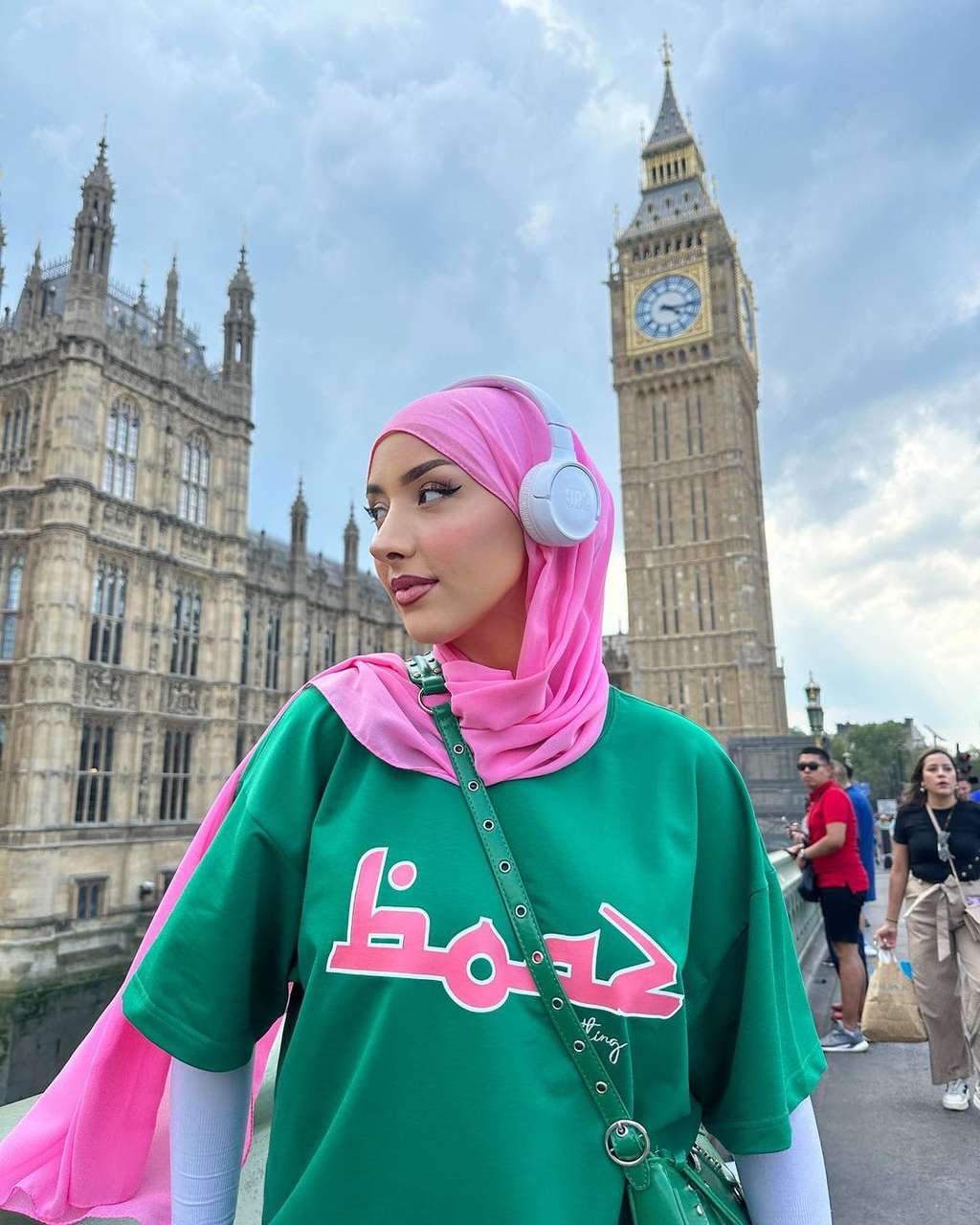 Swag style dengan warna cerah
