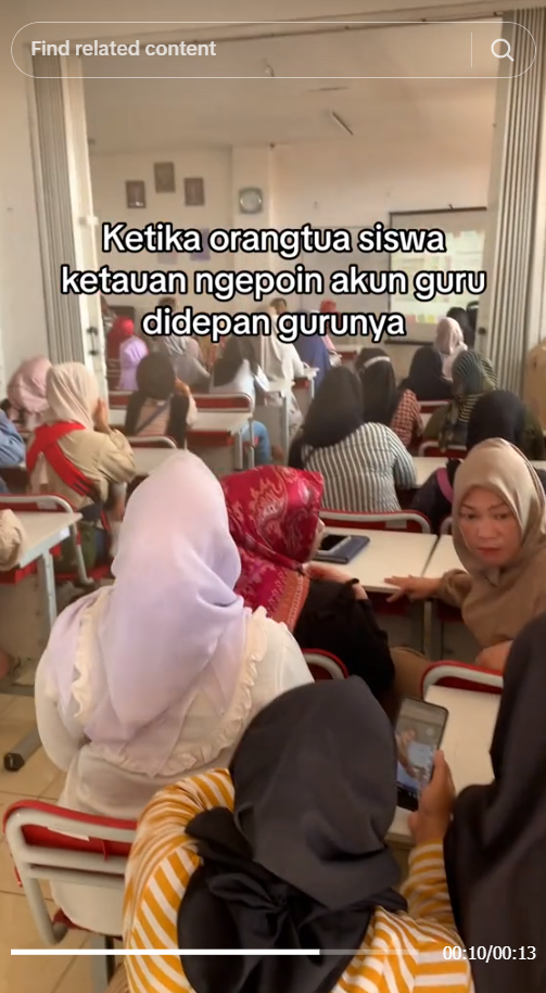 Ngakak! Emak-Emak Asyik Ngepoin Medsos Guru di Sekolah Anaknya, Ternyata Orangnya Tepat di Belakangnya