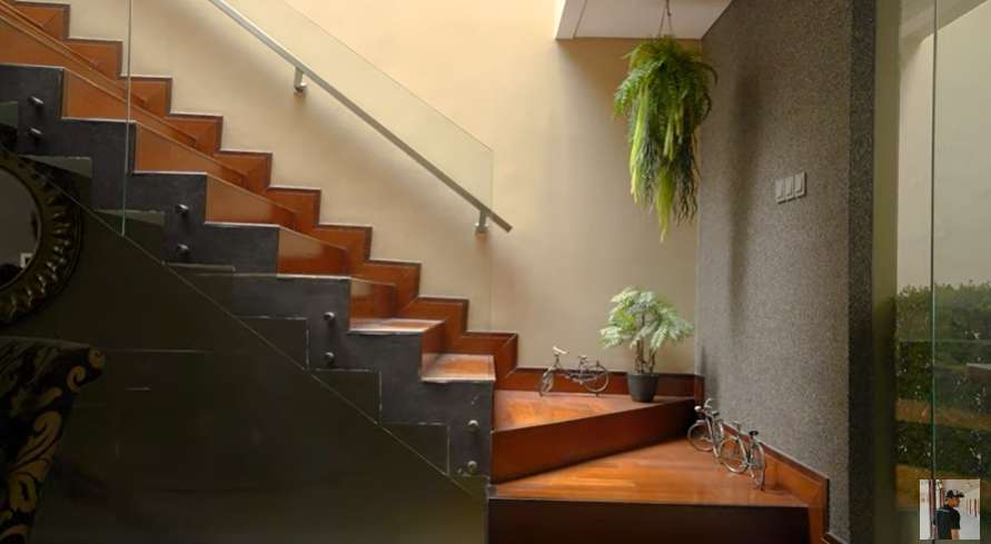 Potret rumah Thomas Djorgdi