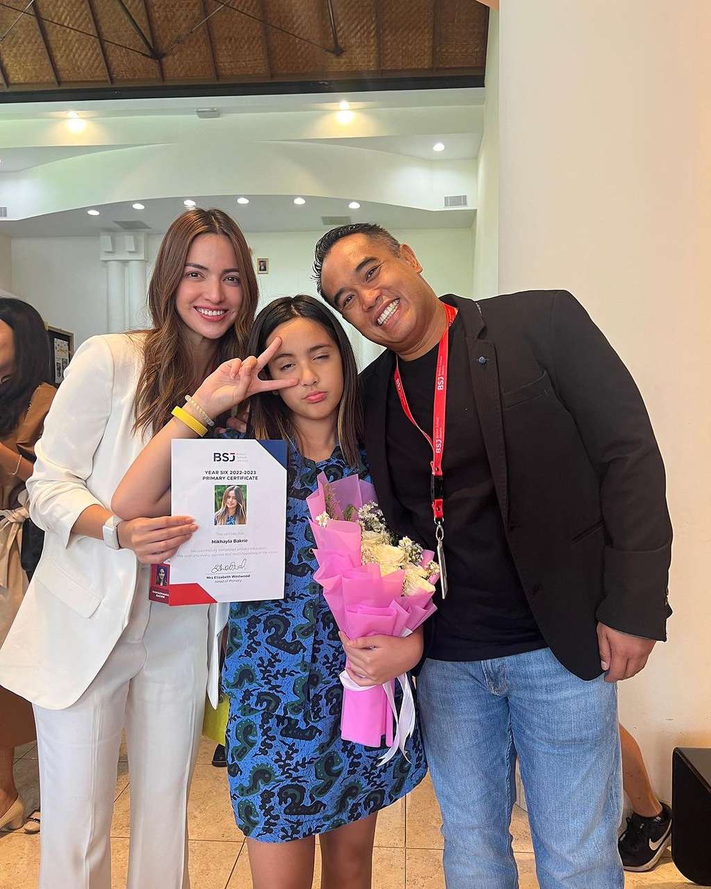 Nia Ramadhani bersama putrinya dan suami