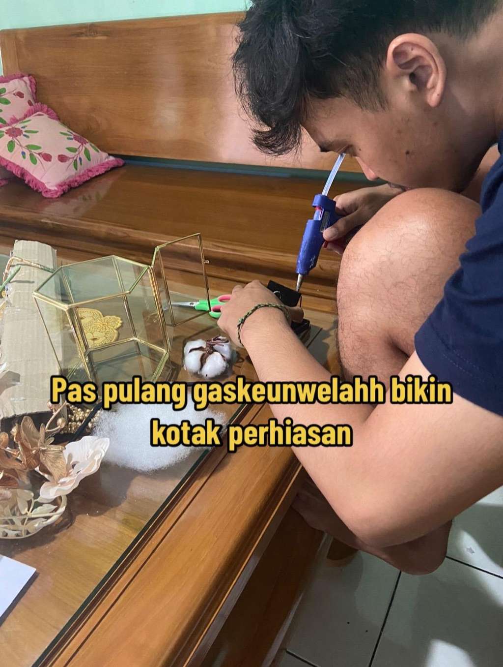 Pengantin wanita malah senang dijodohkan orangtua.