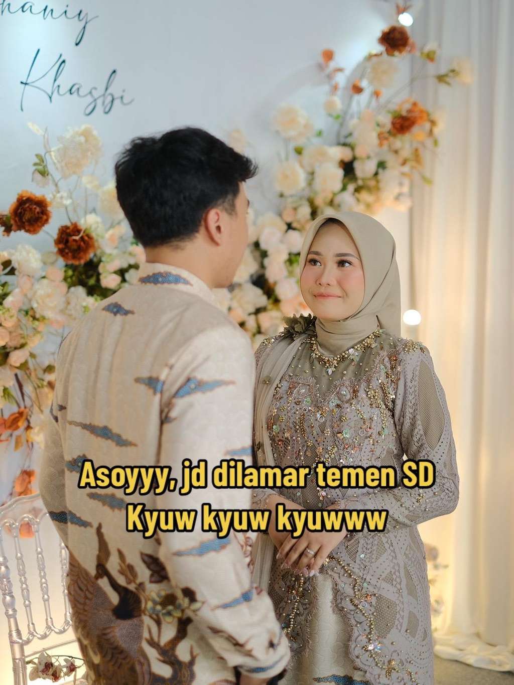 Pengantin wanita malah senang dijodohkan orangtua.