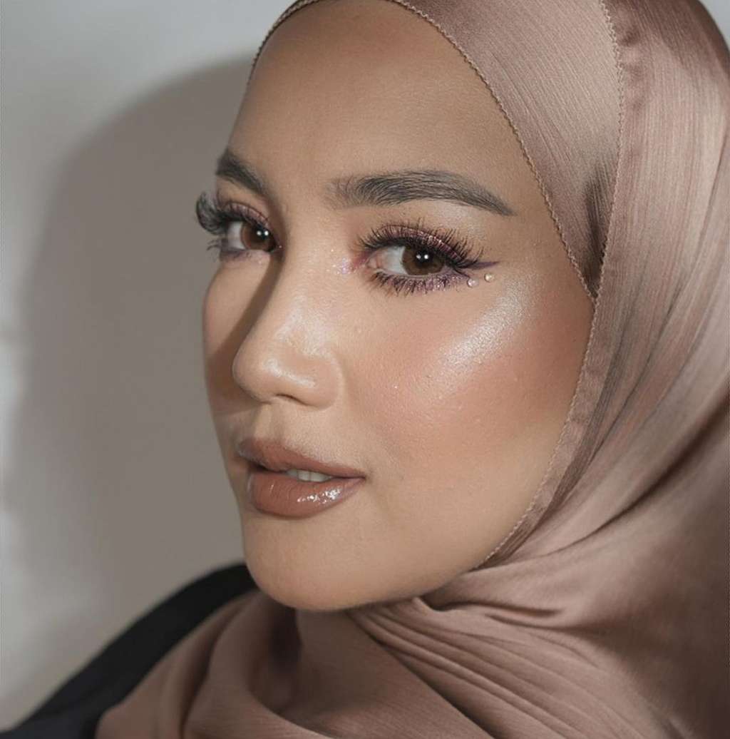 Makeup shimmer bronze