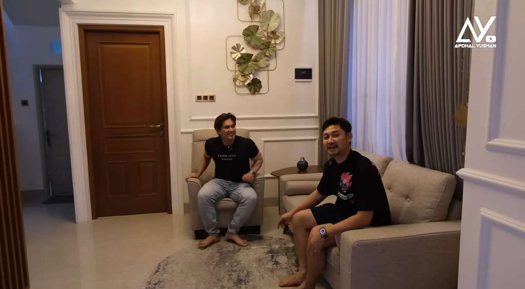 Potret rumah baru Angga Wijya