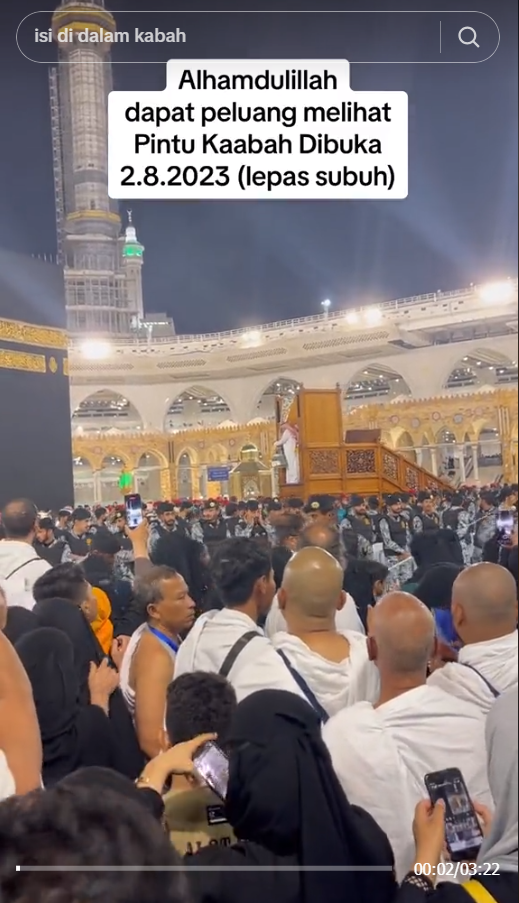 Masya Allah! Wanita ini Melihat Momen Istimewa Pintu Kabah Dibuka, Hanya Dua Kali Setiap Tahun