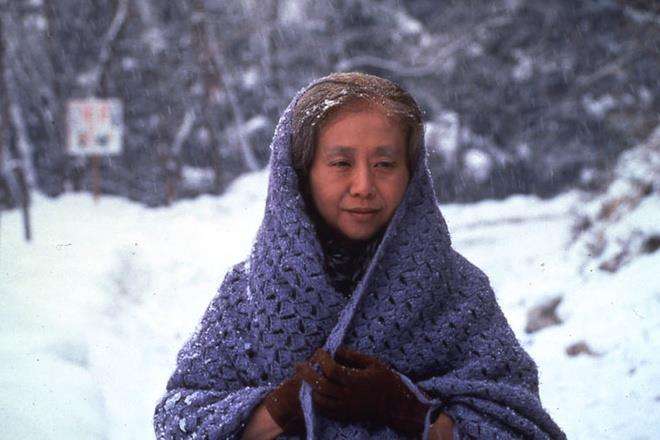 Yang memerankan Oshin tua adalah aktris kawakan Jepang Nobuko Otowa.