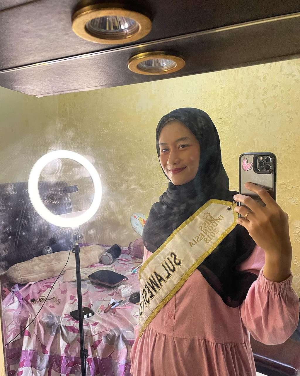 Potret Lita Hendratno Mantan Miss Indonesia, Nggak Jaim Tunjukkan Rumah Sederhana di Medsos, Cat Mengelupas dan Plafon Bolong