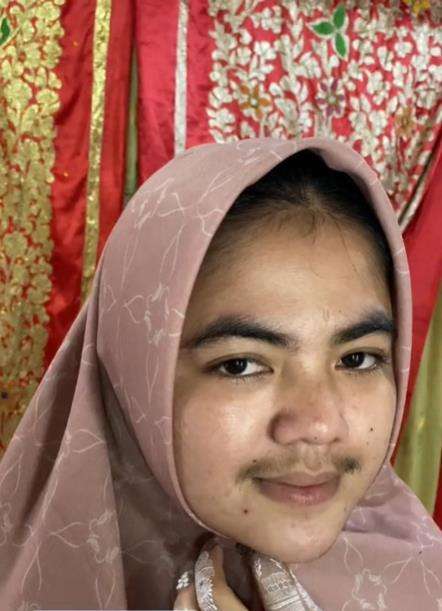 Pengantin wanita berkumis.