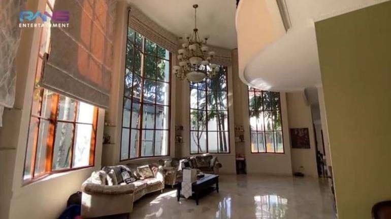 Rumah selebriti angker.