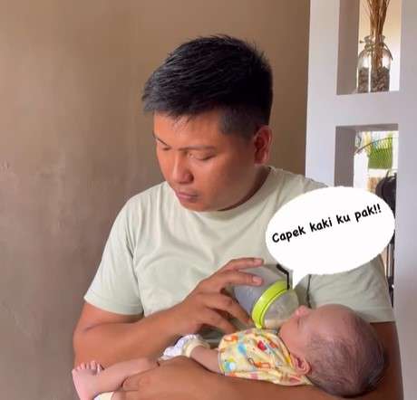 Minum susu di dot