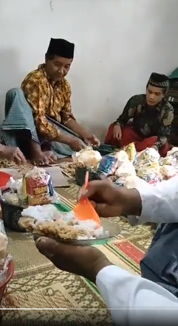 Agak Lain! Pria ini Makan Pakai Alat Tak Biasa, Suapan Banyak Lebih Cepat Kenyang