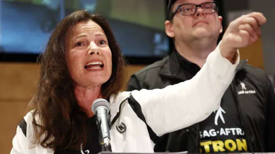 Presiden SAG AFRA Fran Drescher saat mengumukna pemogokan dalam jumpa pers Presiden SAG AFRA Fran Drescher saat mengumukna pemogokan dalam jumpa pers