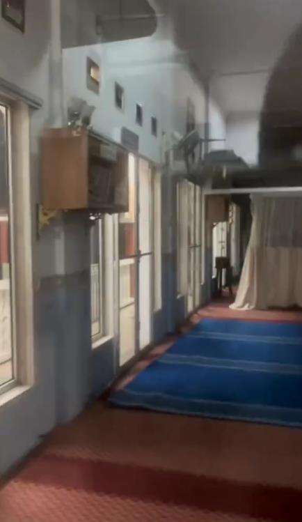 Pengalaman seram terkunci di dalam masjid.