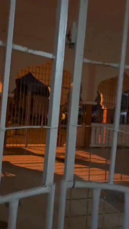 Pengalaman seram terkunci di dalam masjid.
