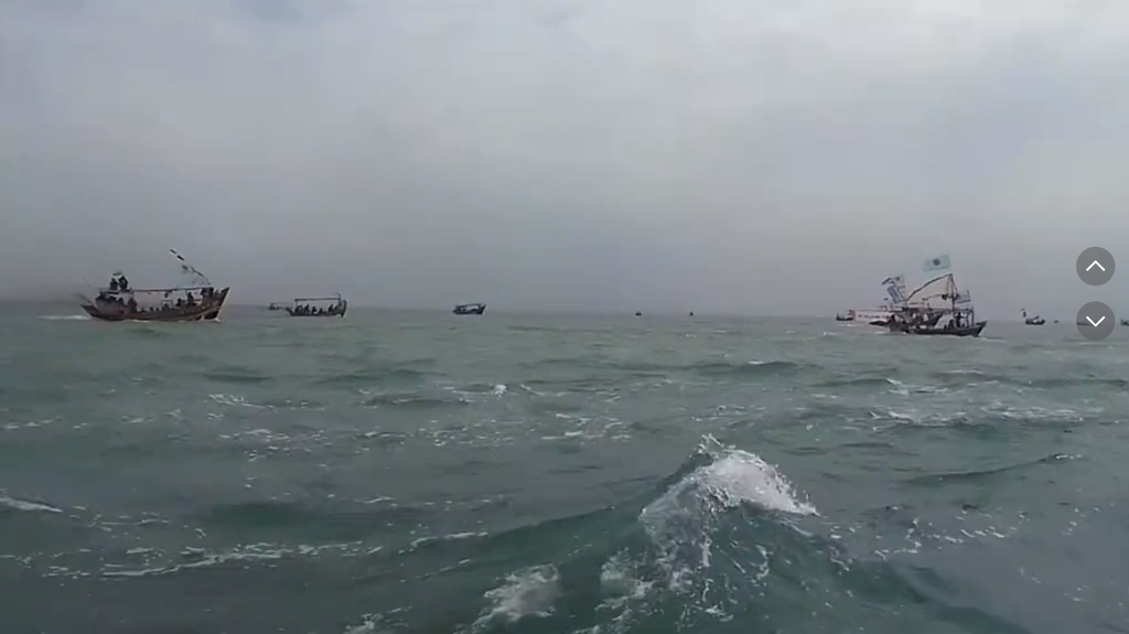 Keren! Momen Ramai-Ramai Berlayar di Tengah Laut Pakai Backsound One Piece, Versi Kearifan Lokal