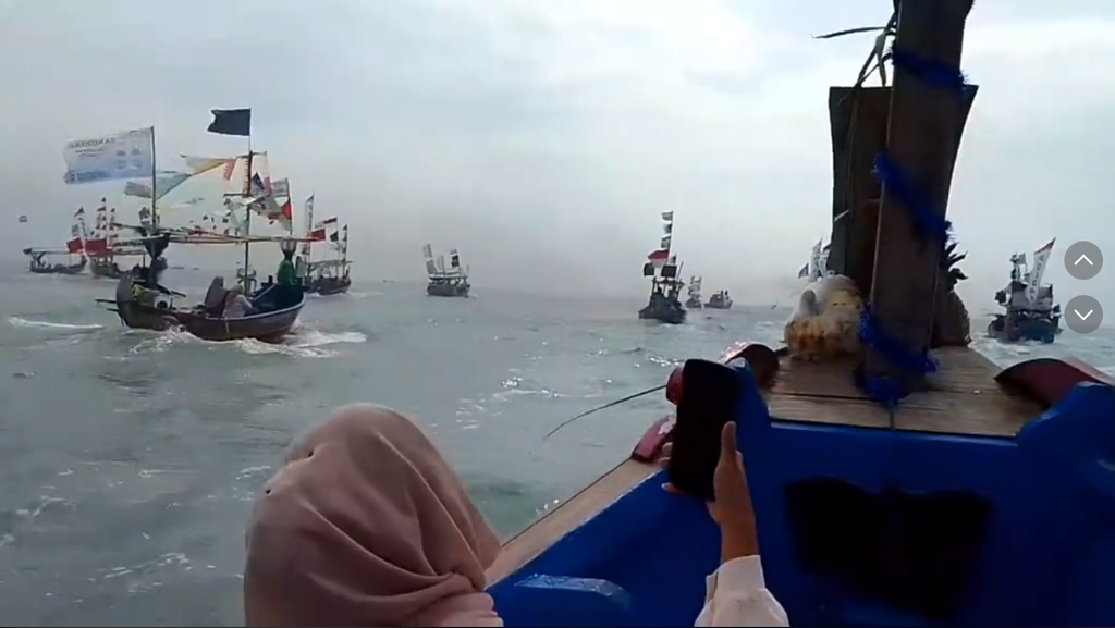 Keren! Momen Ramai-Ramai Berlayar di Tengah Laut Pakai Backsound One Piece, Versi Kearifan Lokal