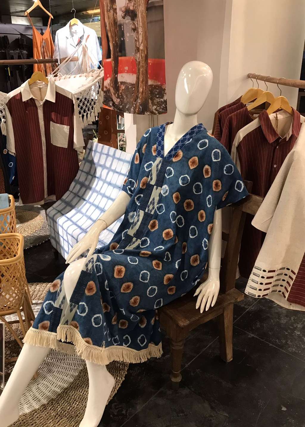 Koleksi Resort Wear dengan Pewarna Alami, Warna Kalem dan Aman di Kulit
