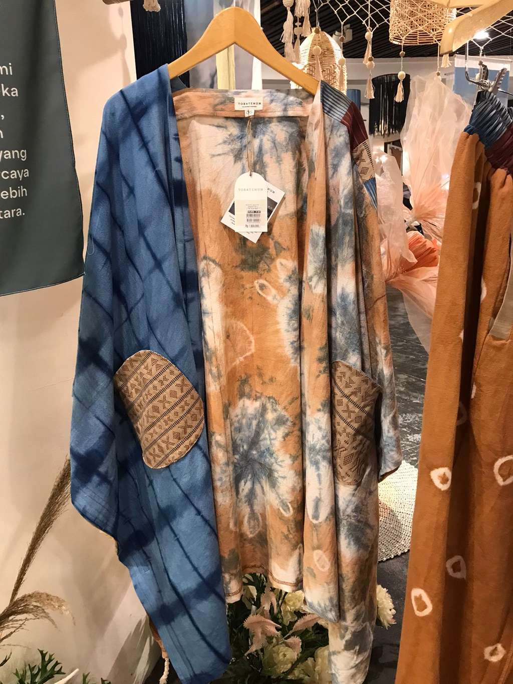 Koleksi Resort Wear dengan Pewarna Alami, Warna Kalem dan Aman di Kulit
